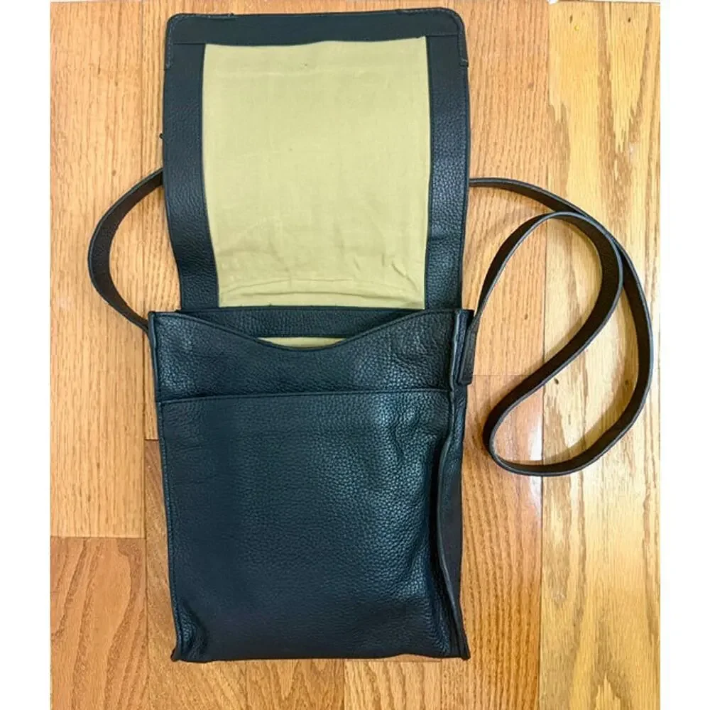Cole Haan Men’s Black Pebbled Leather Crossbody Vintage Style Bag